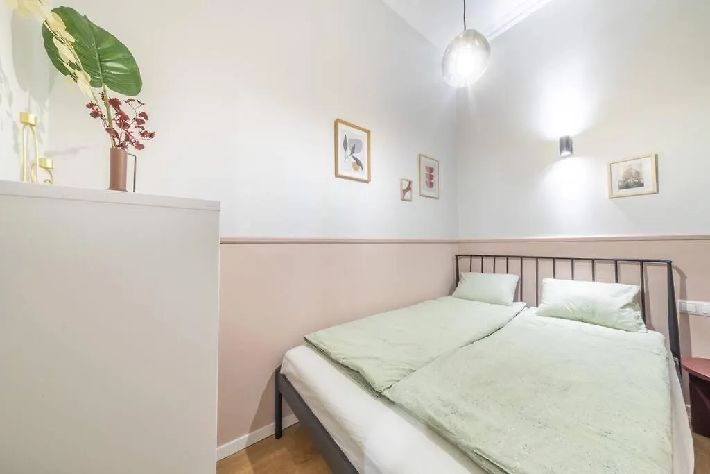 Ruby 3-Bedroom Best Location Budapest Lägenhet