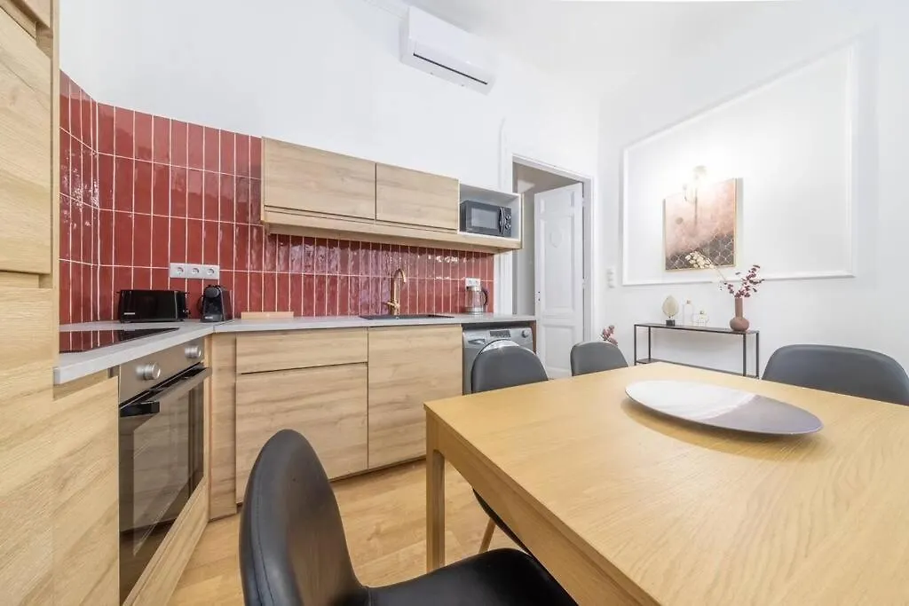 Ruby 3-Bedroom Best Location Budapest Lägenhet